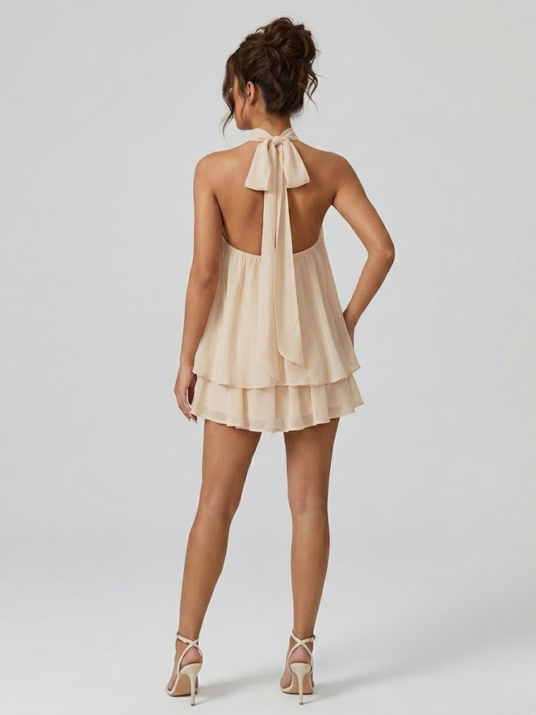 Robe courte pour femme avec col haut américain, dos nu et volants à fronces
