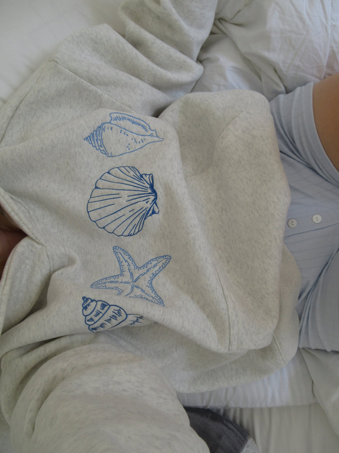 Unisex Sweatshirt with Shells, Lily & Sam, image 2