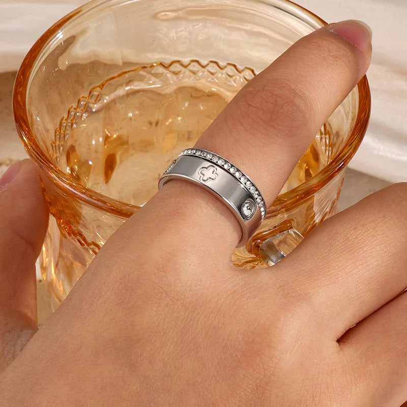 Shining Clover & Crystal Ring