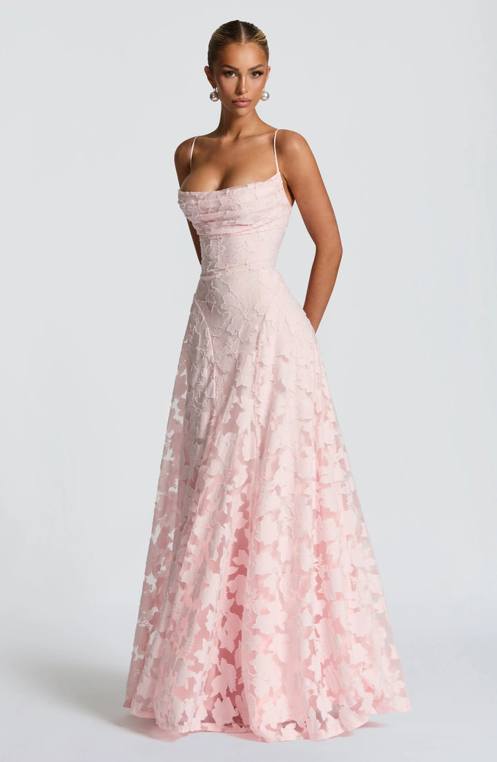 Robe longue femme à fines bretelles et motifs floraux