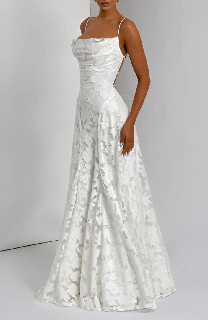 Robe longue femme à fines bretelles et motifs floraux