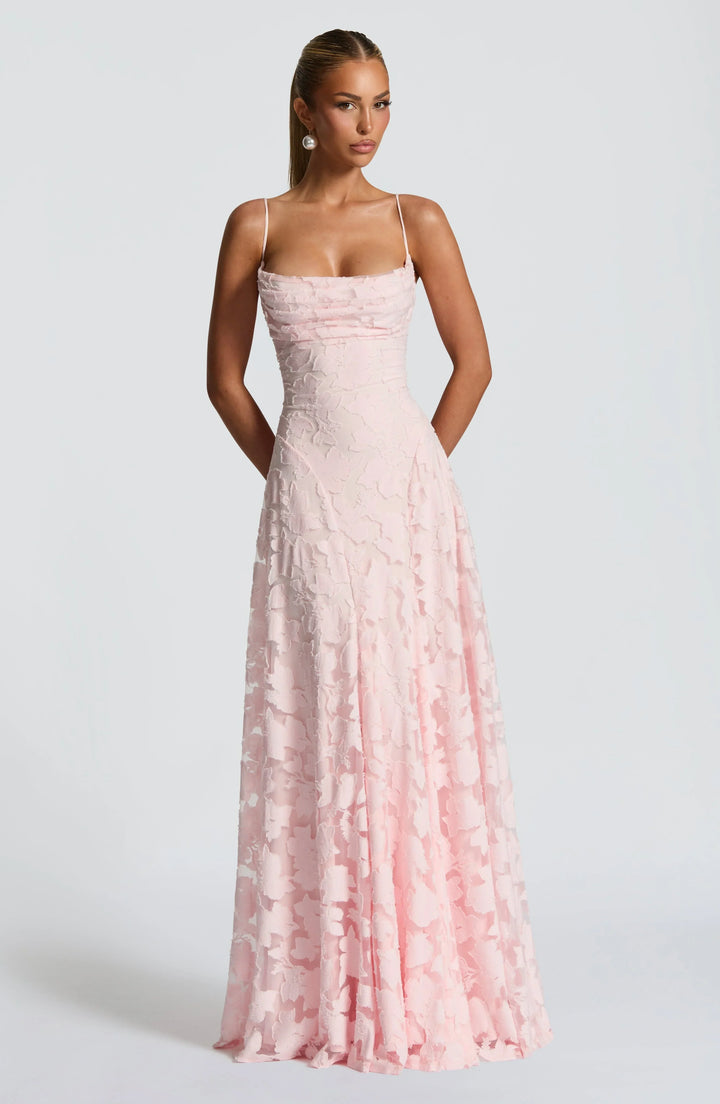 Robe longue femme à fines bretelles et motifs floraux