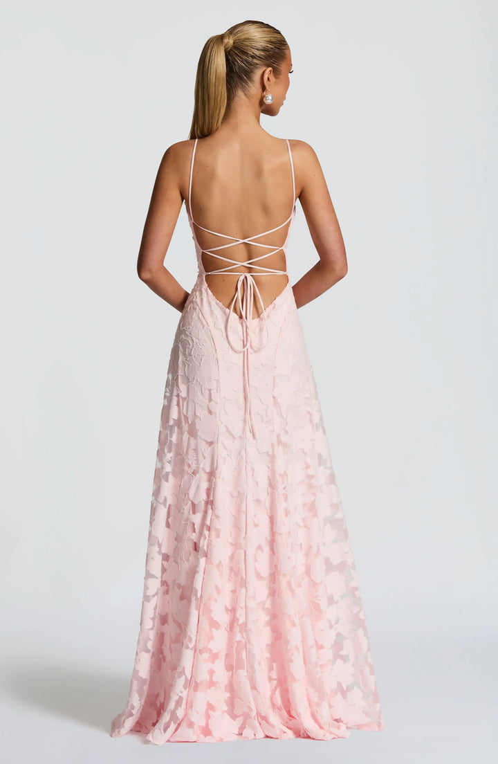 Robe longue femme à fines bretelles et motifs floraux