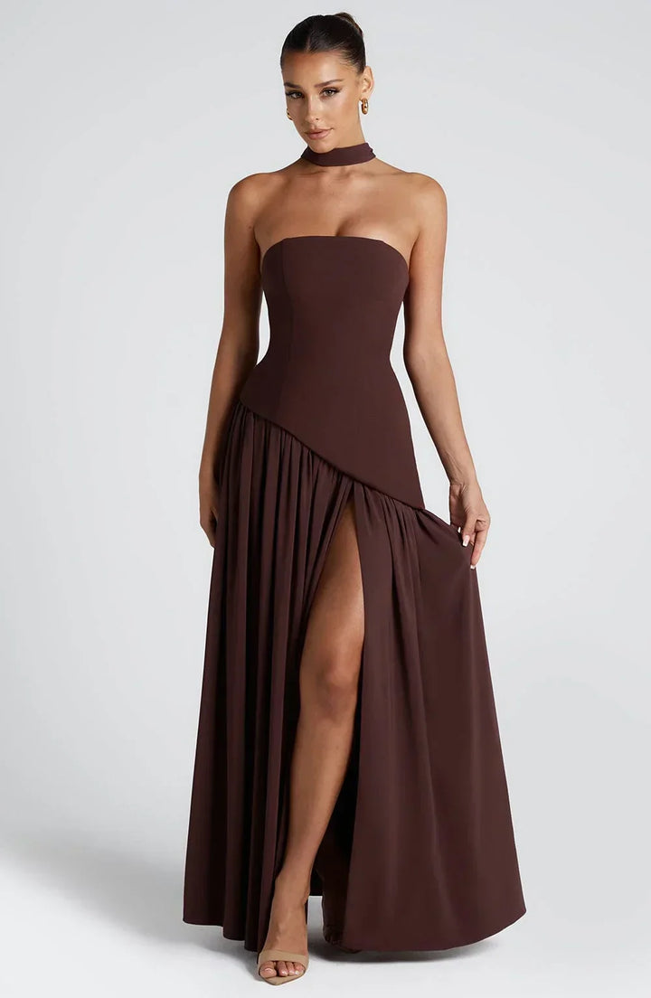 Robe longue bustier avec corset, détail foulard et fente haute