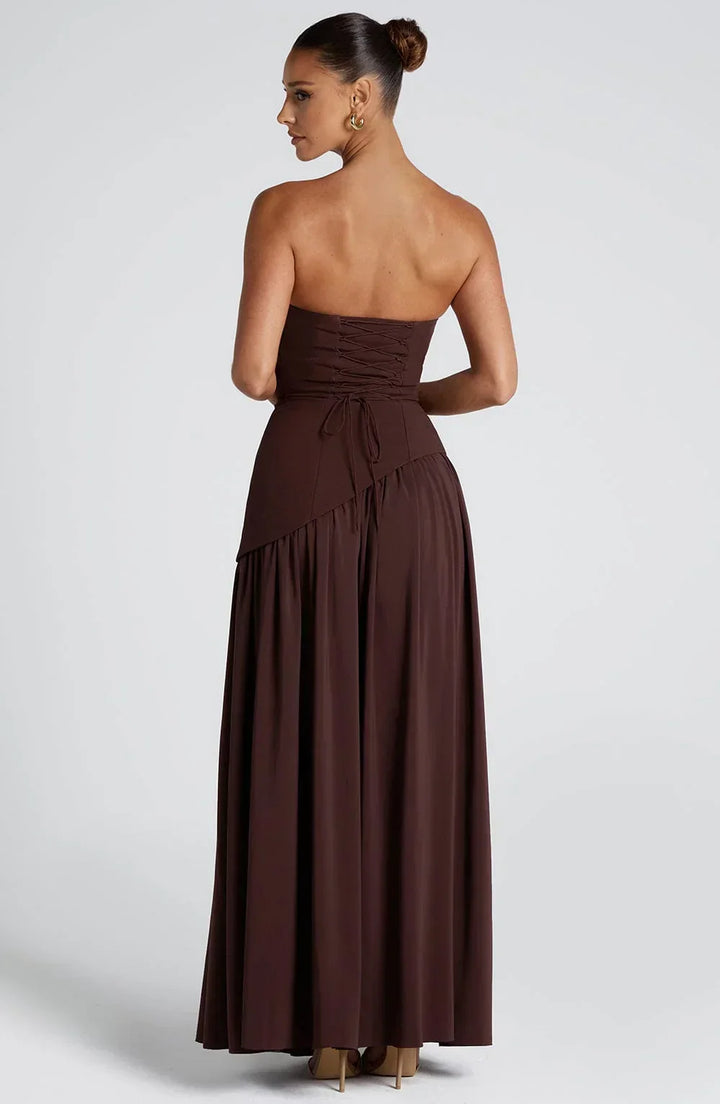 Robe longue bustier avec corset, détail foulard et fente haute