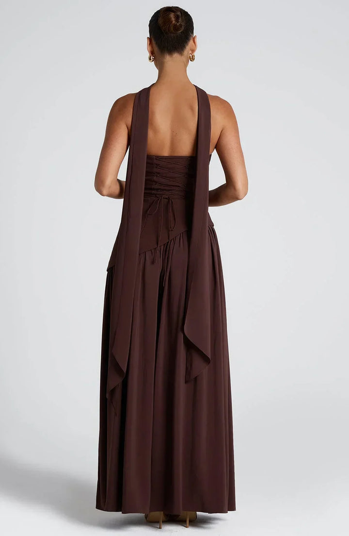 Robe longue bustier avec corset, détail foulard et fente haute