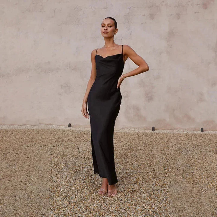 Robe longue femme satinée à décolleté en capuche sans manches