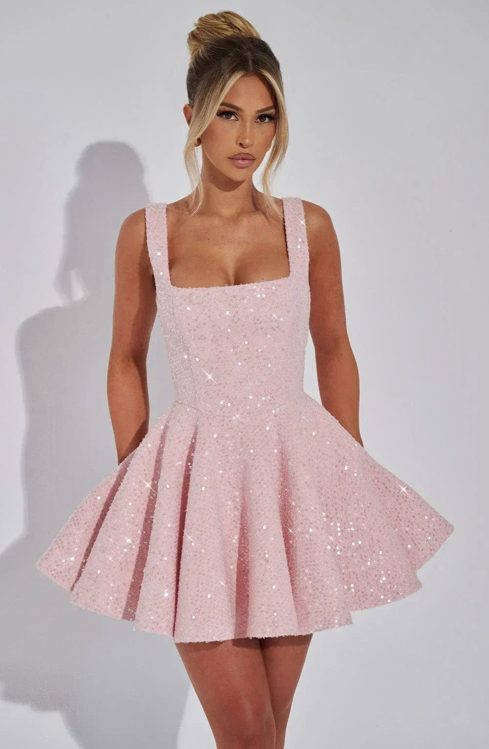 Robe courte en sequins pour femme avec bretelles et nœud