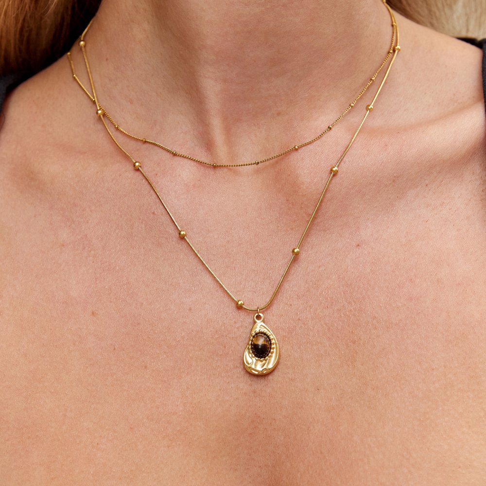 Elegant Gold Necklace with Tiger’s Eye Stone